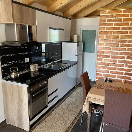 Pensjonat Guest Arbri 3*