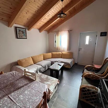 Guest Arbri Πανσιόν 3*